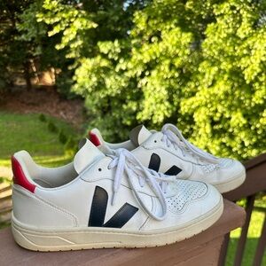 Veja-V12 Leather Fashion Trainers